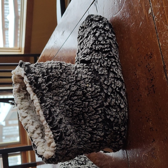 NWT, Live Oak Brand, Women's, slippers or bedroom shoes, Size Large, Charcoal. - Picture 4 of 10